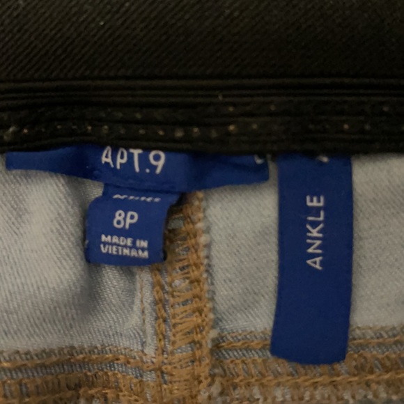 👖NWOT Cropped jeans👖 - Picture 3 of 3